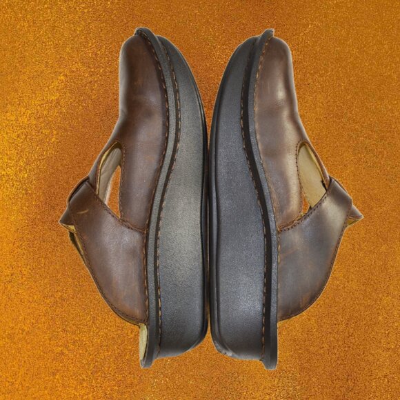 Alegria Classic Brown Oiled Leather Clog, Size 35 (US 5-5.5) - Picture 7 of 10